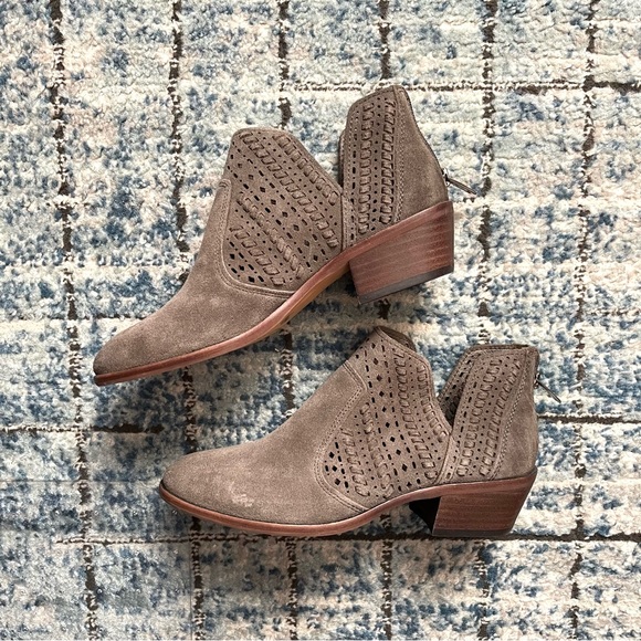 NWB Vince Camuto Prasata Split Shaft Bootie - Picture 4 of 10